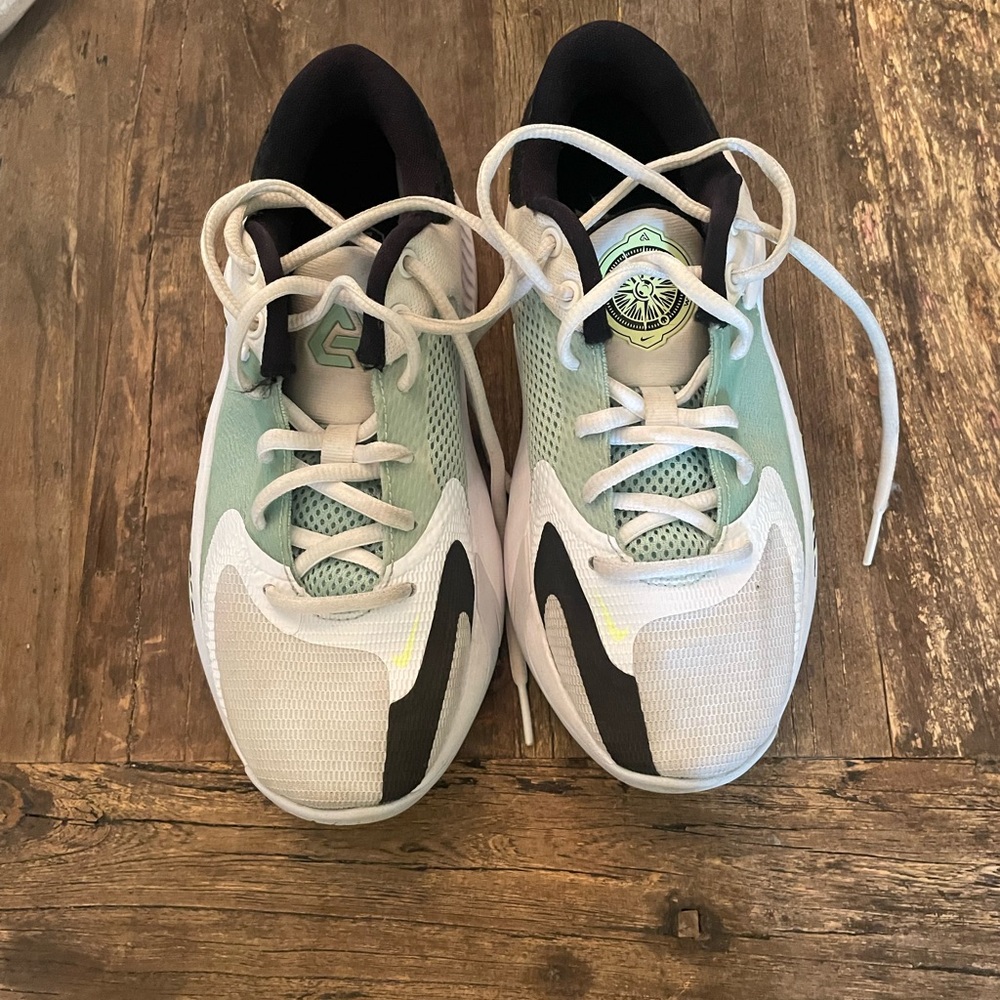 Boys Nike Giannis Basketball Shoes